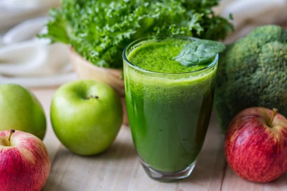 Green juice in a glass